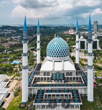 Sultan Salahuddin Abdul Aziz Mosque
